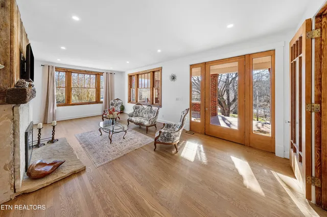 $999,000 | 4537 Old Walland Highway, Walland, TN 37886