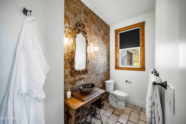 $999,000 | 4537 Old Walland Highway, Walland, TN 37886