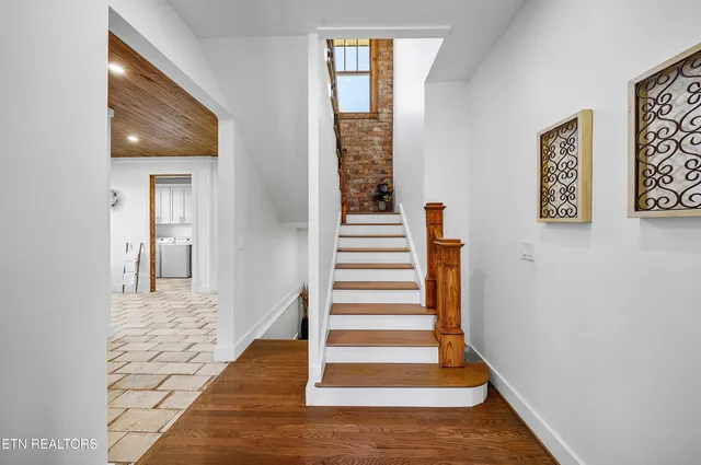 $999,000 | 4537 Old Walland Highway, Walland, TN 37886