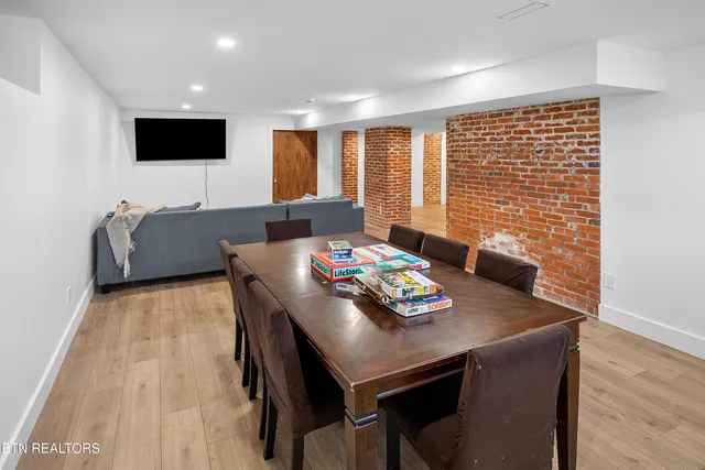 $999,000 | 4537 Old Walland Highway, Walland, TN 37886