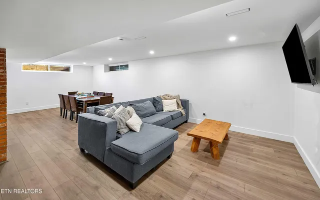 $999,000 | 4537 Old Walland Highway, Walland, TN 37886