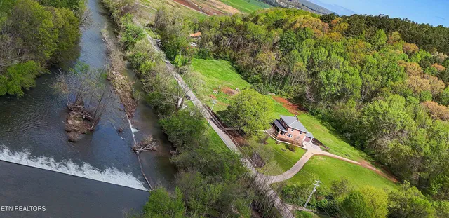 $999,000 | 4537 Old Walland Highway, Walland, TN 37886