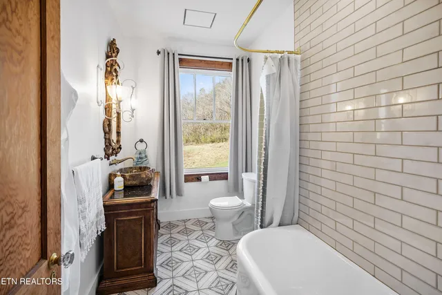 $999,000 | 4537 Old Walland Highway, Walland, TN 37886