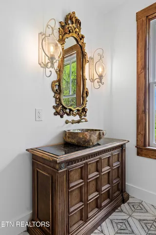 $999,000 | 4537 Old Walland Highway, Walland, TN 37886