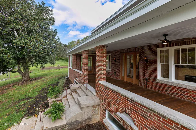 $999,000 | 4537 Old Walland Highway, Walland, TN 37886