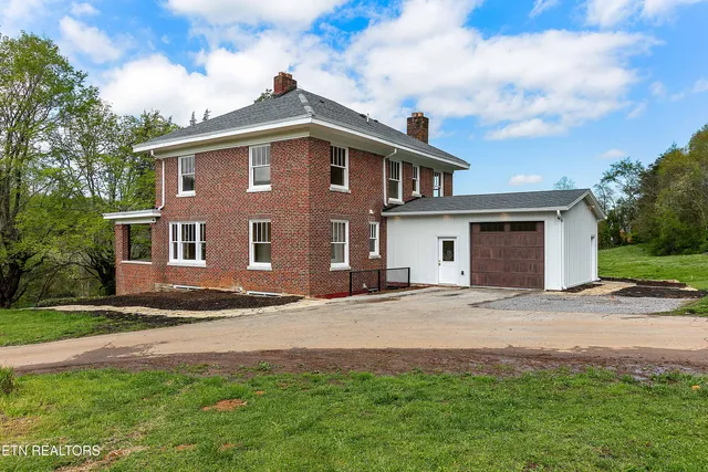 $999,000 | 4537 Old Walland Highway, Walland, TN 37886