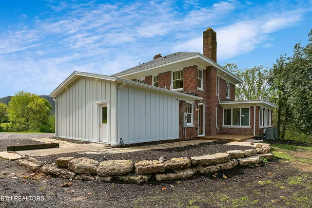 $999,000 | 4537 Old Walland Highway, Walland, TN 37886