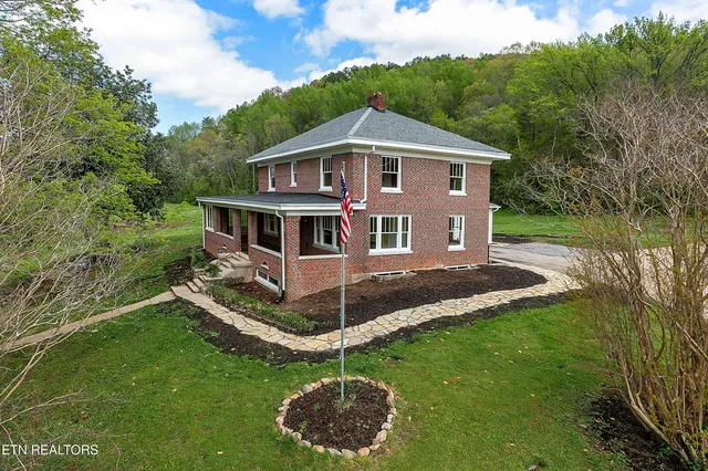 $999,000 | 4537 Old Walland Highway, Walland, TN 37886