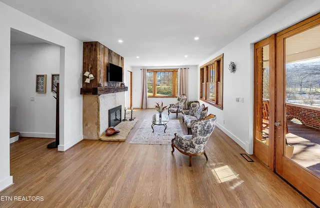 $999,000 | 4537 Old Walland Highway, Walland, TN 37886