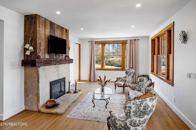 $999,000 | 4537 Old Walland Highway, Walland, TN 37886