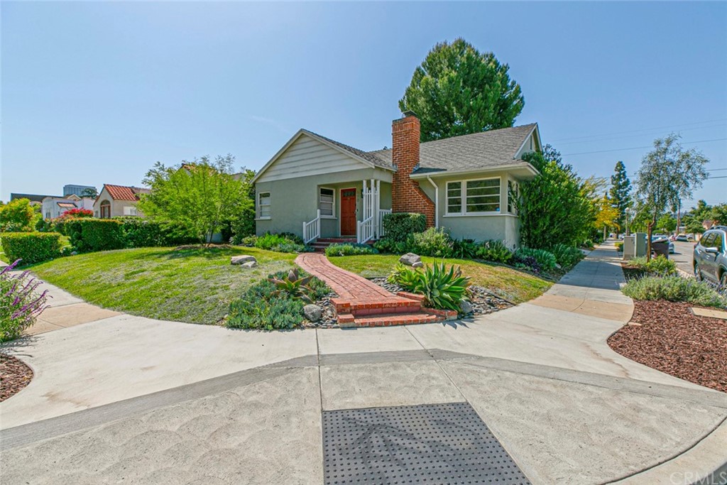 690 Arden Avenue Glendale, CA 91202 - Photo 2 of 70 a view of a yard in front of a house