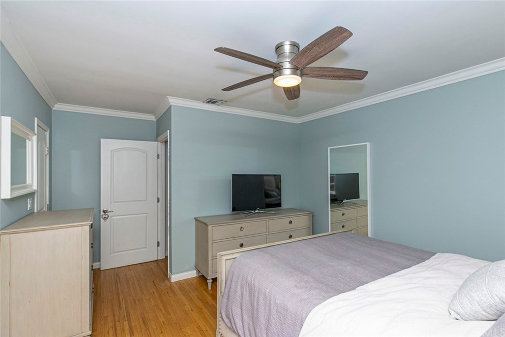 690 Arden Avenue Glendale, CA 91202 - Photo 56 of 70 a bedroom with a bed and a flat screen tv