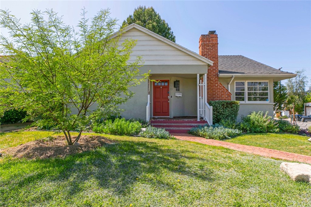 690 Arden Avenue Glendale, CA 91202 - Photo 7 of 70 a front view of a house with garden