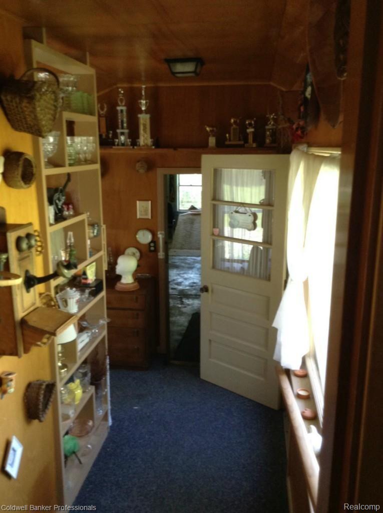 1037 Turrill Road Lapeer, MI 48446 - Photo 6 of 38 Breezeway.jpg