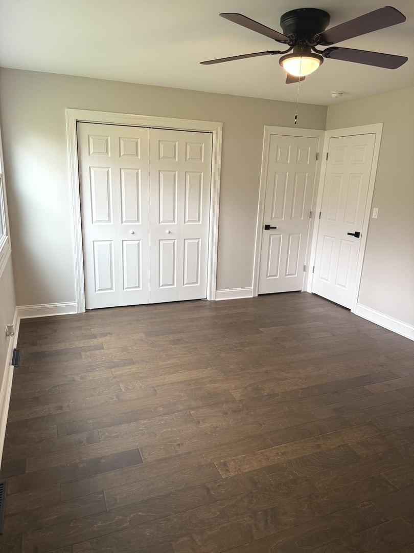 410 Kickapoo Avenue Batavia, IL 60510 - Photo 12 of 25 a view of an empty room with a window