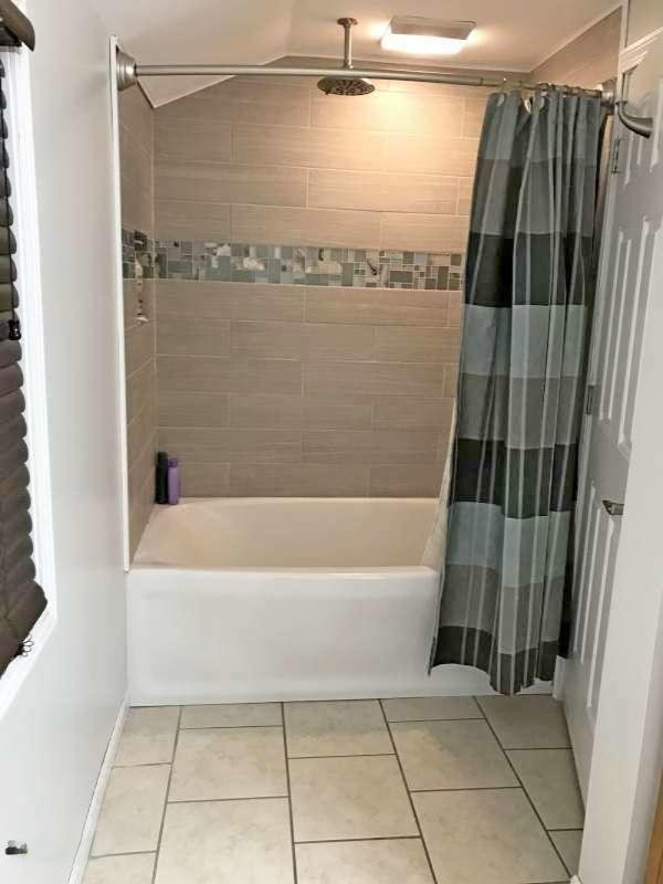 1406 Ridge Avenue Muskegon, MI 49441 - Photo 18 of 33 Upstairs Bath 1