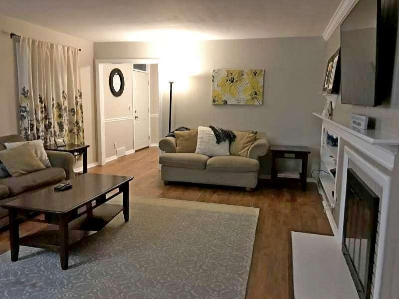 1406 Ridge Avenue Muskegon, MI 49441 - Photo 2 of 33 Living Room 1