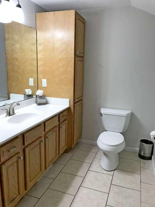 1406 Ridge Avenue Muskegon, MI 49441 - Photo 24 of 33 Upstairs Bath 2