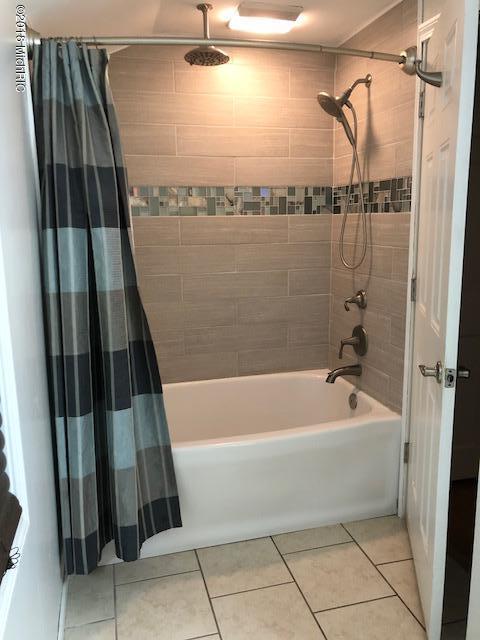 1406 Ridge Avenue Muskegon, MI 49441 - Photo 26 of 33 1406 Ridge upper bath