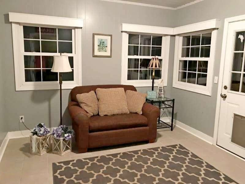 1406 Ridge Avenue Muskegon, MI 49441 - Photo 4 of 33 Three Season Room 1