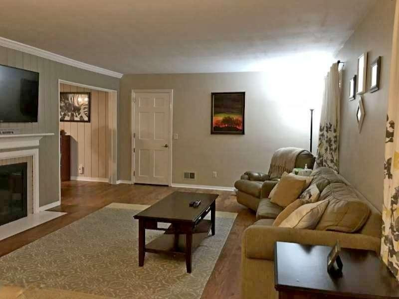 1406 Ridge Avenue Muskegon, MI 49441 - Photo 6 of 33 Living Room 2