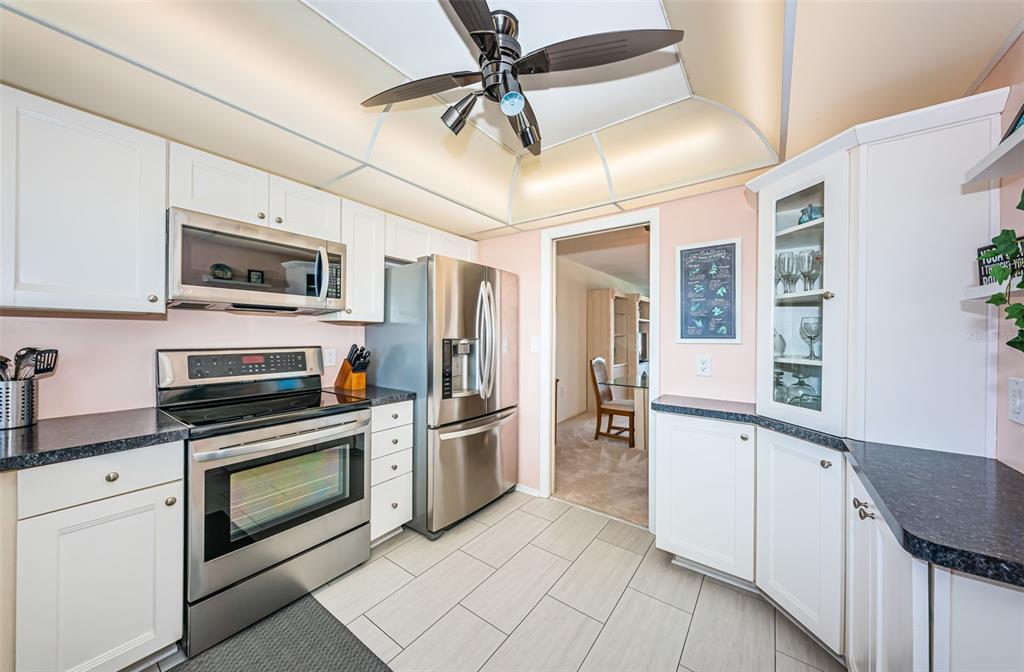 4725 Cove Circle, Unit 808 St. Petersburg, FL 33708 - Photo 11 of 47