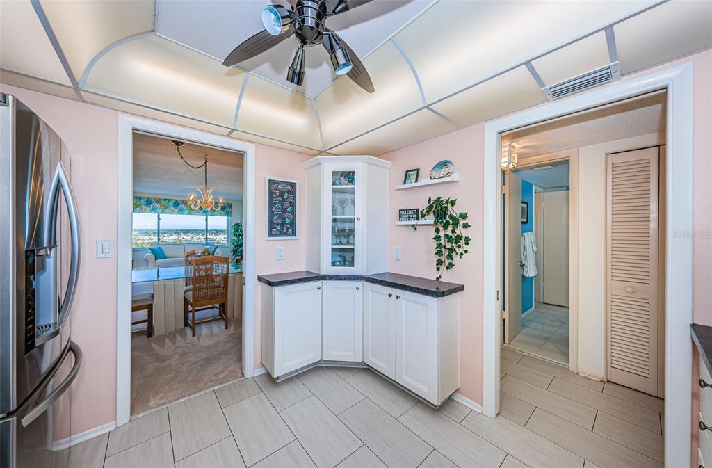 4725 Cove Circle, Unit 808 St. Petersburg, FL 33708 - Photo 12 of 47