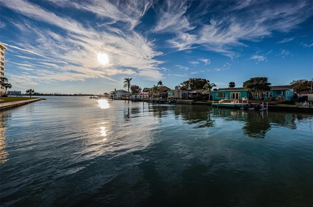 4725 Cove Circle, Unit 808 St. Petersburg, FL 33708 - Photo 4 of 47