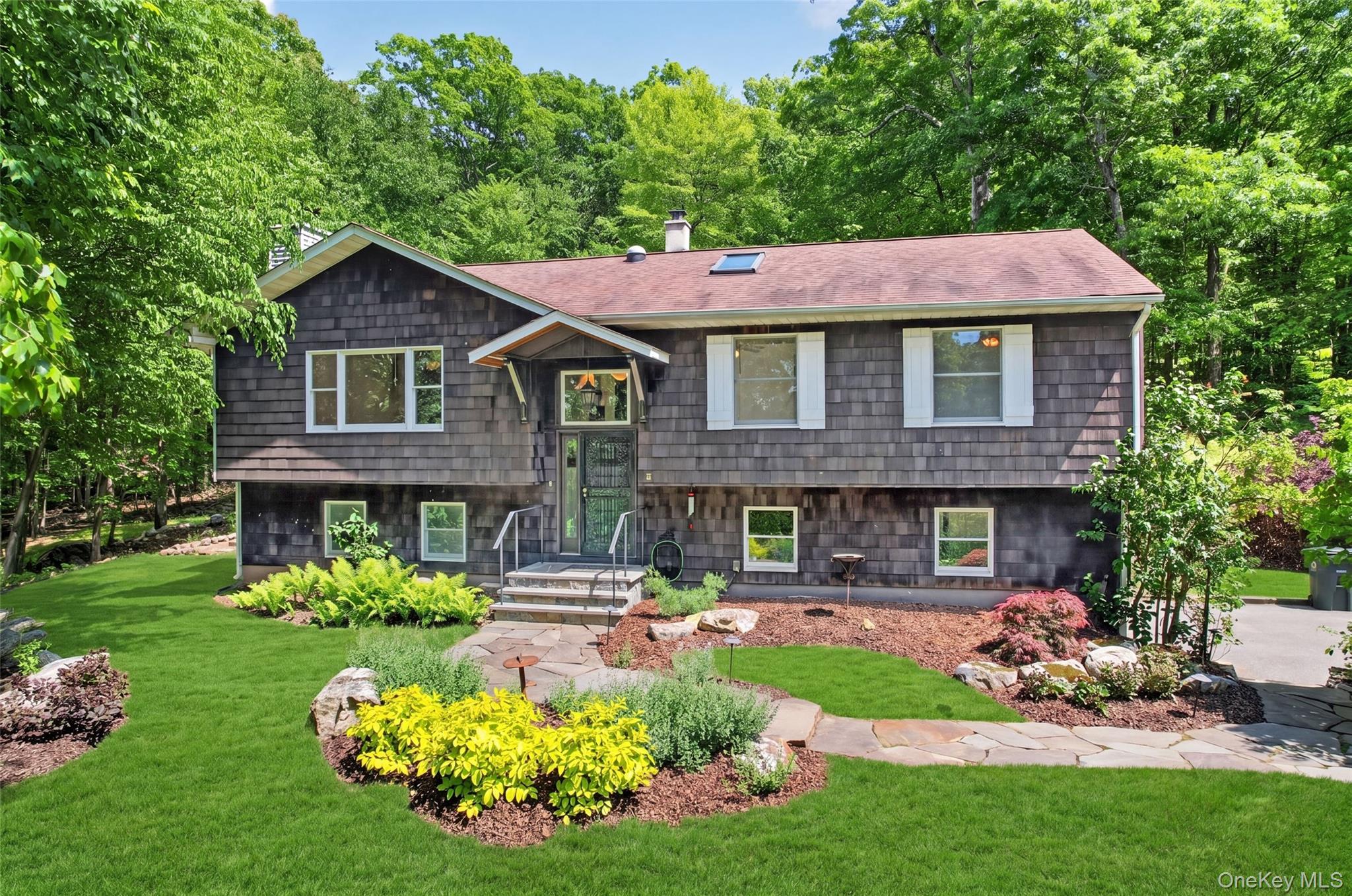 5 California Road Warwick, NY 10990 - Photo 3 of 30