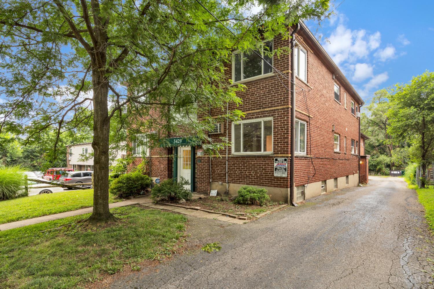 5429 Lester Road Cincinnati, OH 45213 - Photo 2 of 32