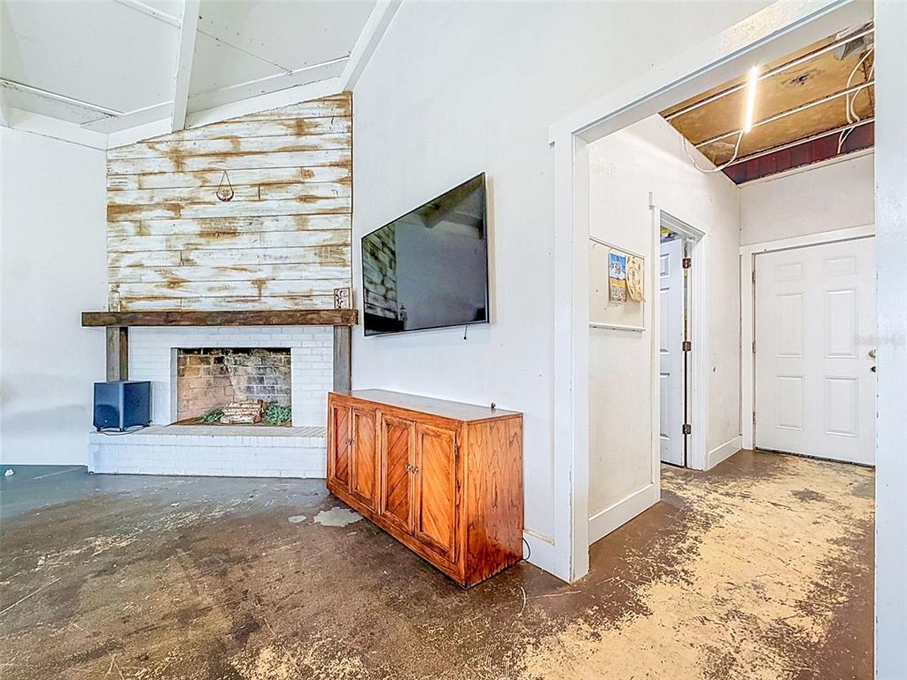 16736 Powerline Road Dade City, FL 33523 - Photo 19 of 77 Gallery Image 19