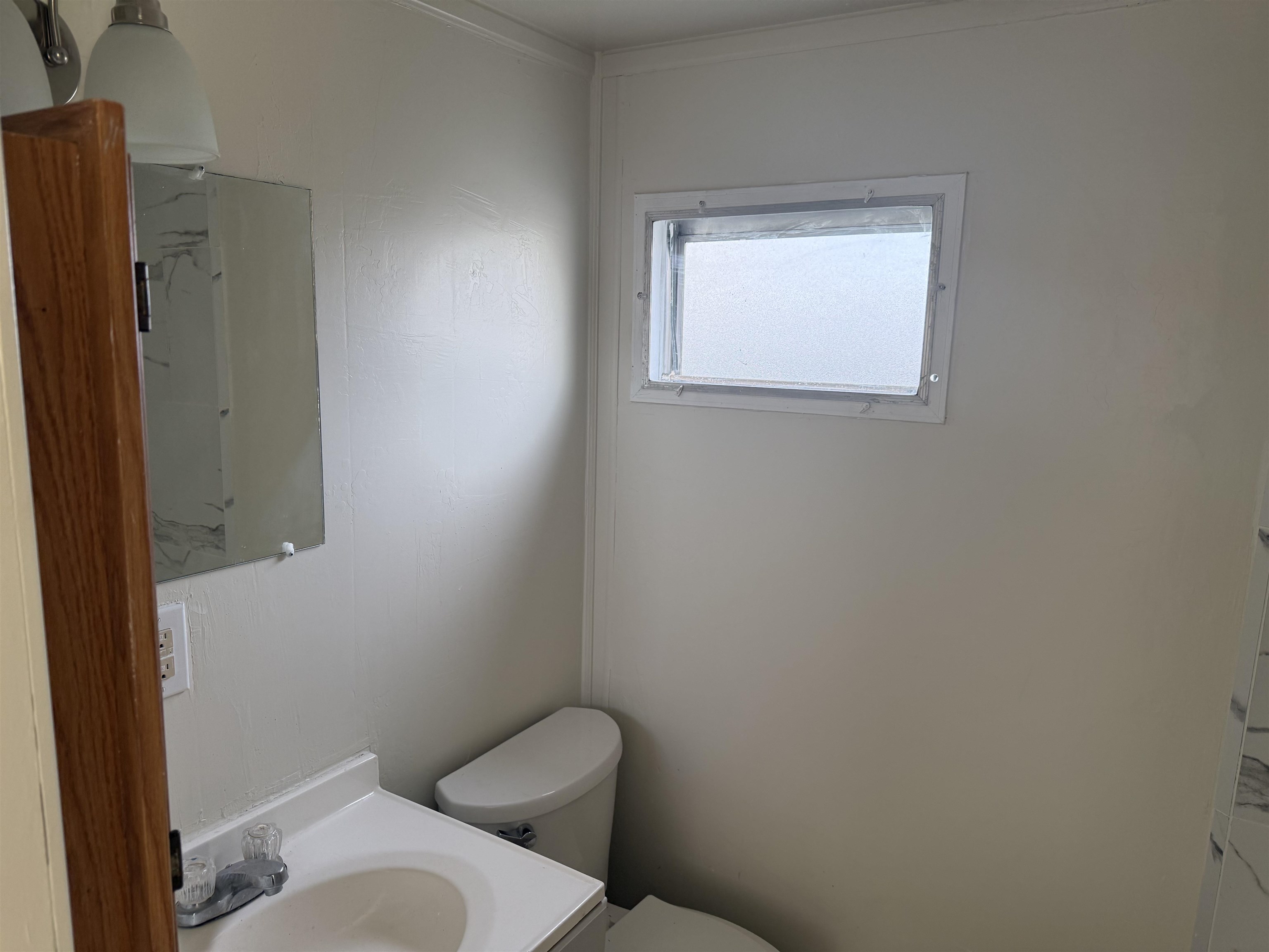 585-25 25 1/2 Road, Unit 41 Grand Junction, CO 81505 - Photo 18 of 22 a white toilet sitting next to a small window