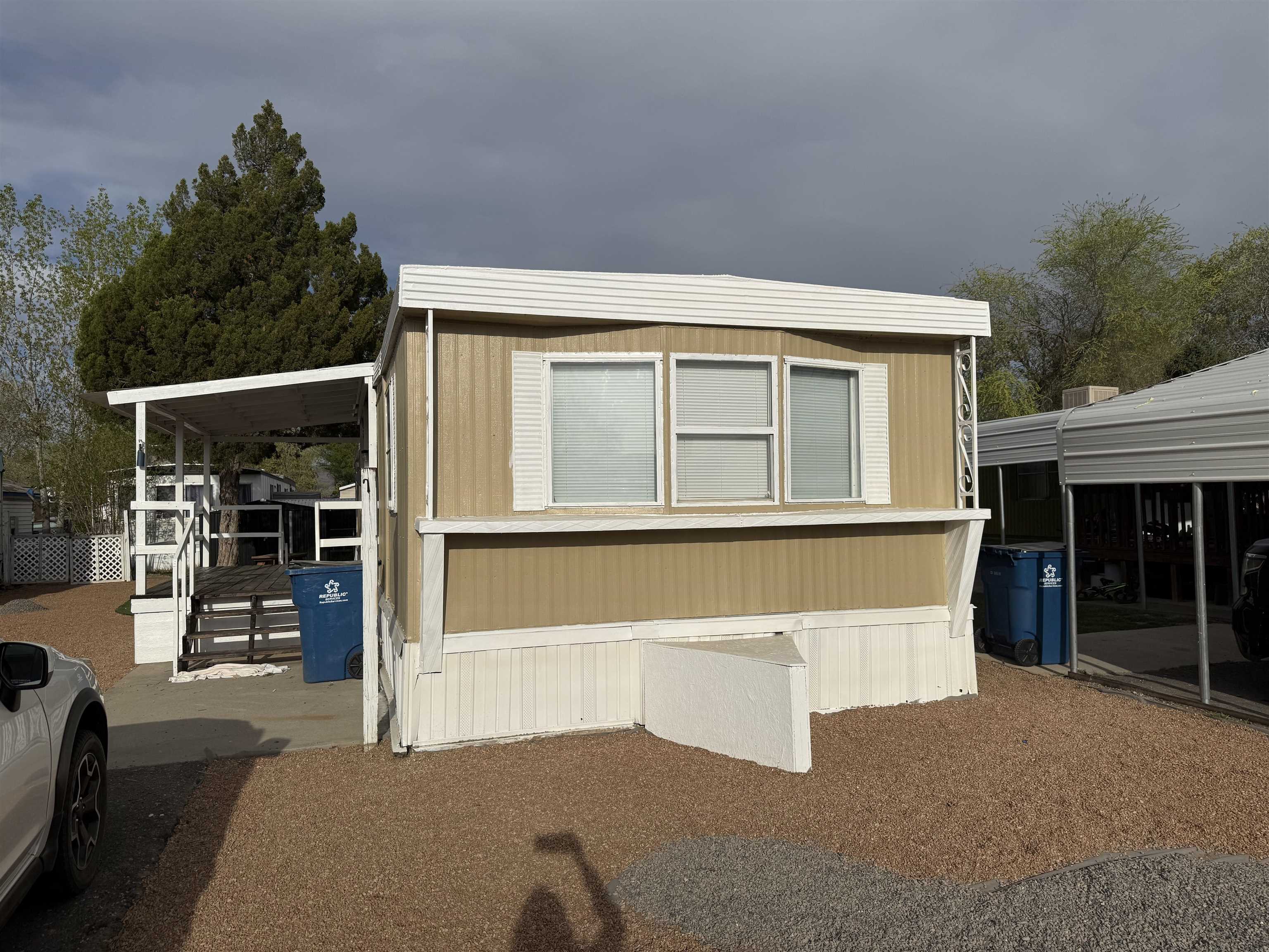 585-25 25 1/2 Road, Unit 41 Grand Junction, CO 81505 - Photo 2 of 22 a view of house with large windows and entryway