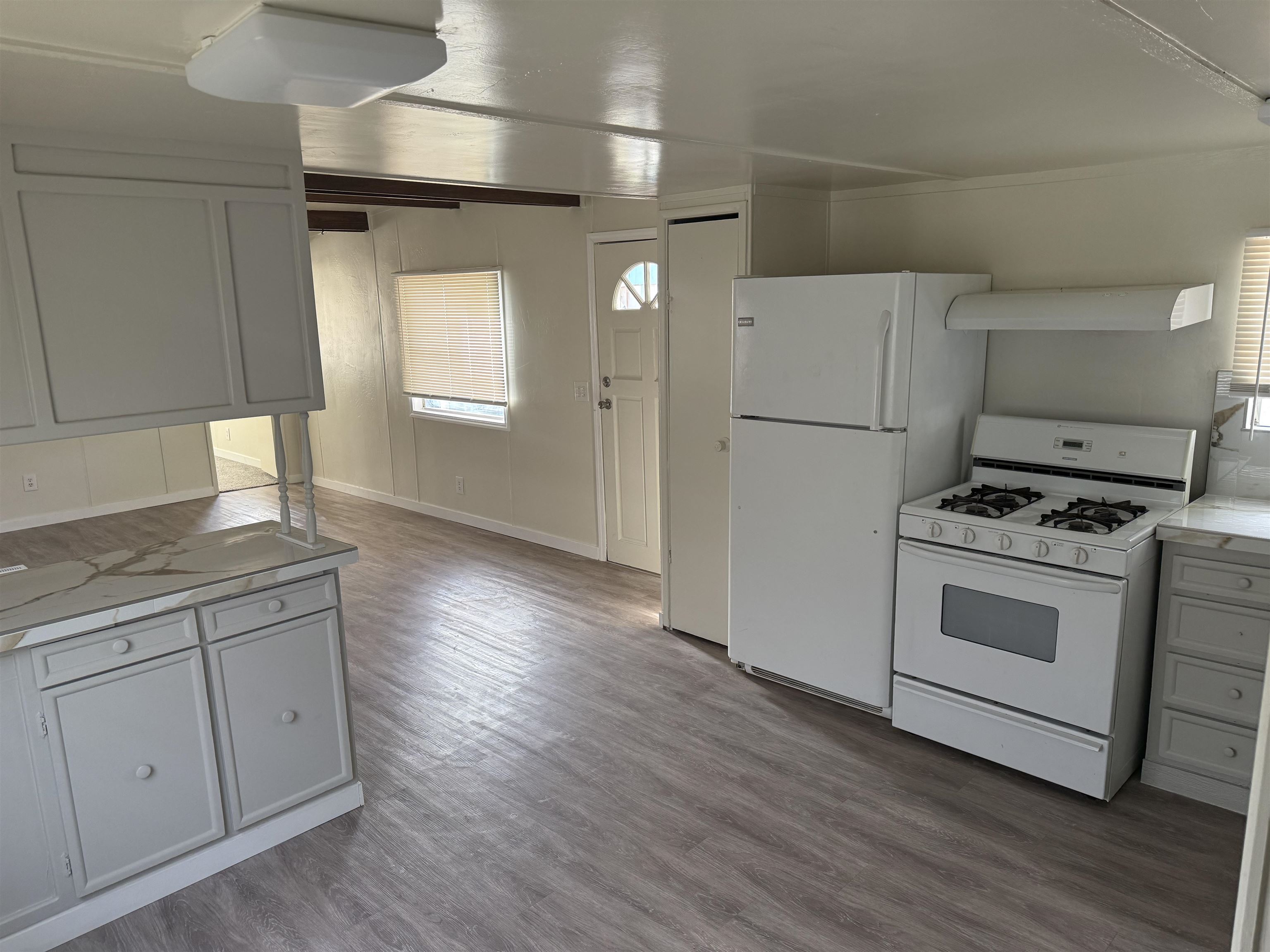 585-25 25 1/2 Road, Unit 41 Grand Junction, CO 81505 - Photo 5 of 22 a kitchen with cabinets and wooden floor