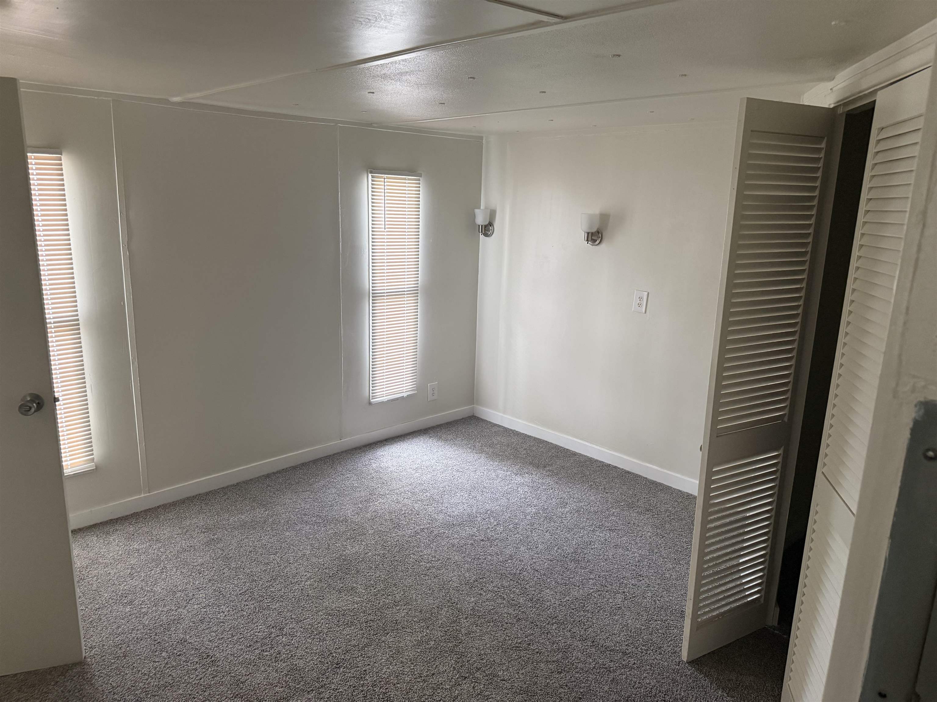 585-25 25 1/2 Road, Unit 41 Grand Junction, CO 81505 - Photo 9 of 22 an empty room with windows