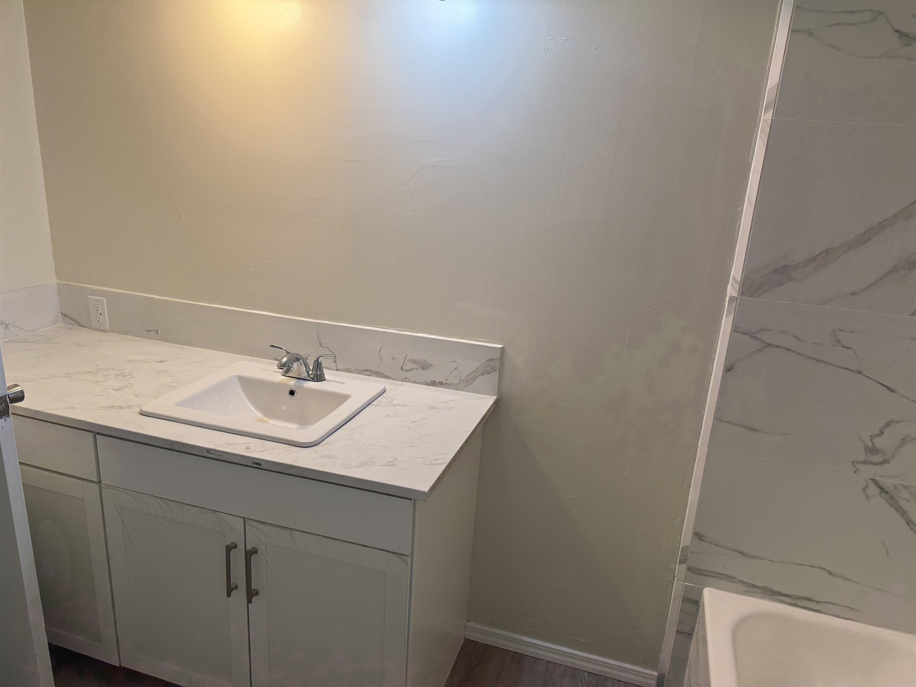 585-25 25 1/2 Road, Unit 41 Grand Junction, CO 81505 - Photo 10 of 22 a bathroom with a sink and vanity