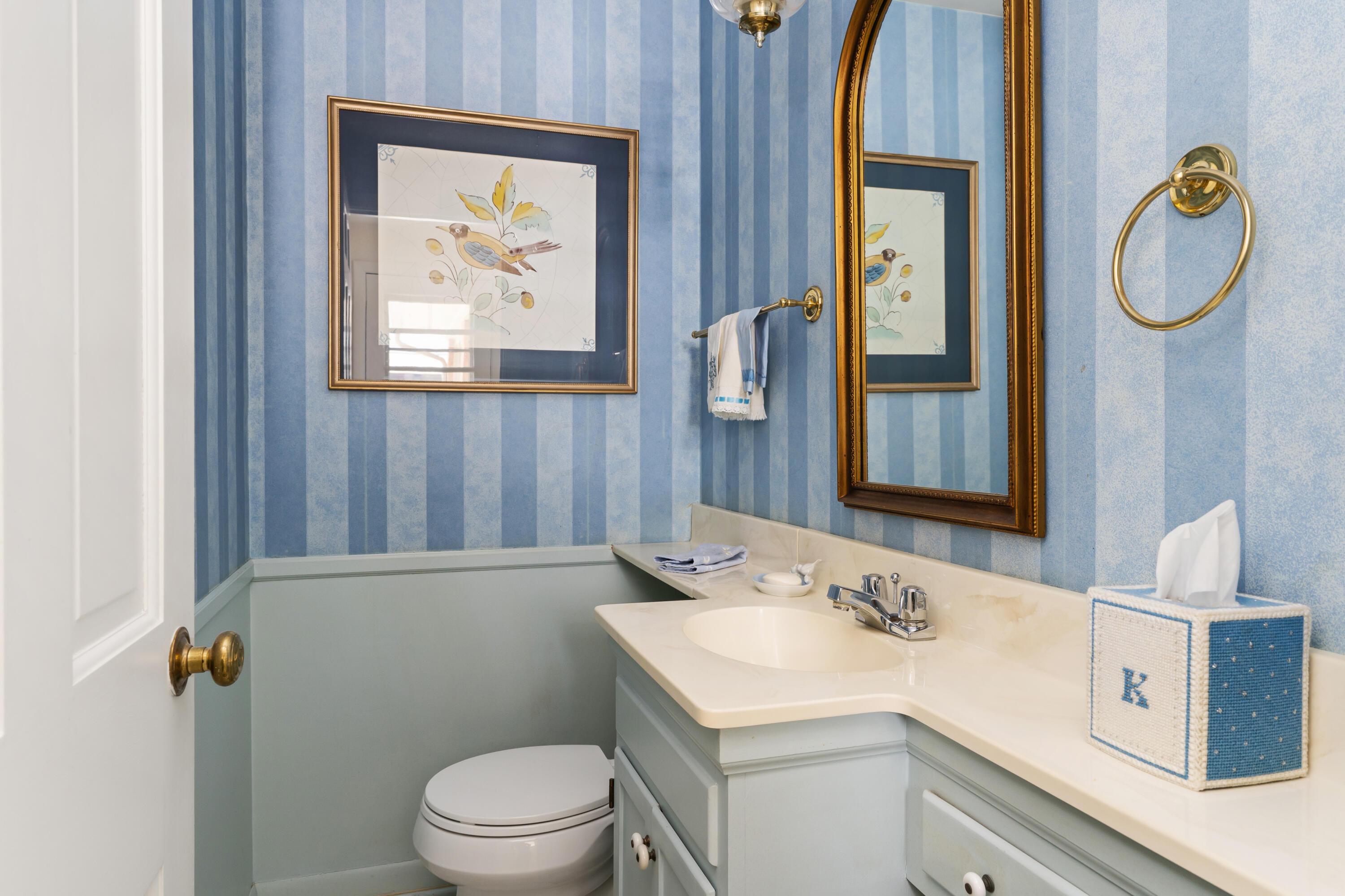 1951 Beverly Road Columbus, OH 43221 - Photo 25 of 48 1st Floor Powder Room