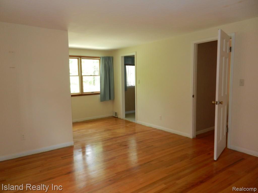 25441 Meridian Road Grosse Ile, MI 48138 - Photo 12 of 22 DSCN5379.jpg