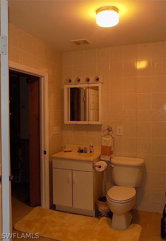 2105 Pineview Road Fort Myers, FL 33901 - Photo 14 of 22 a bathroom with a sink toilet and shower