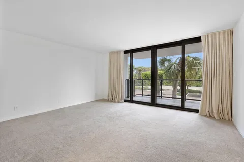 $585,000 | 3440 South Ocean Boulevard, Unit 107S, Palm Beach, FL 33480