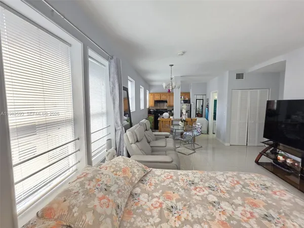 $1,700 | 1027 Pennsylvania Avenue, Unit 204, Miami Beach, FL 33139