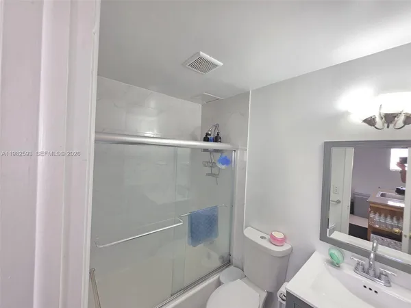 $1,700 | 1027 Pennsylvania Avenue, Unit 204, Miami Beach, FL 33139