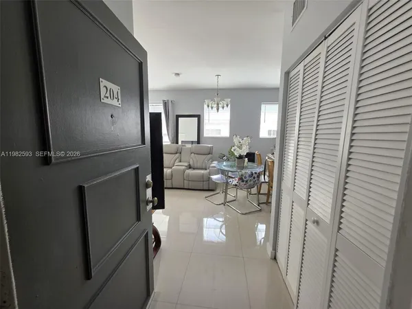 $1,700 | 1027 Pennsylvania Avenue, Unit 204, Miami Beach, FL 33139