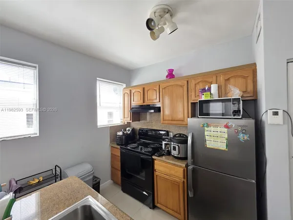 $1,700 | 1027 Pennsylvania Avenue, Unit 204, Miami Beach, FL 33139