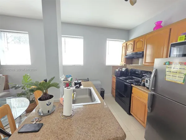 $1,700 | 1027 Pennsylvania Avenue, Unit 204, Miami Beach, FL 33139