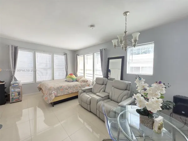 $1,700 | 1027 Pennsylvania Avenue, Unit 204, Miami Beach, FL 33139