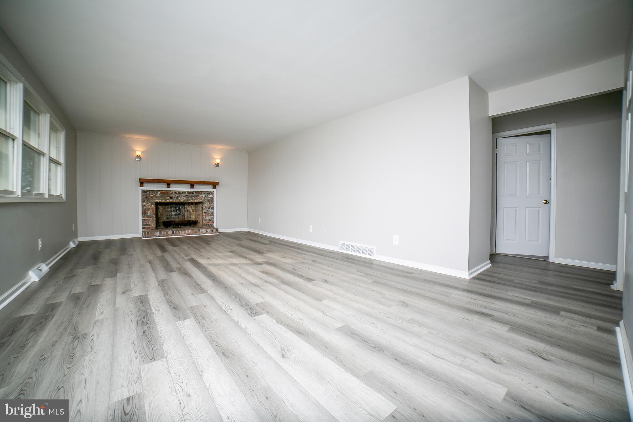 703 Salem Quinton Road Salem, NJ 08079 - Photo 4 of 26 Living Room