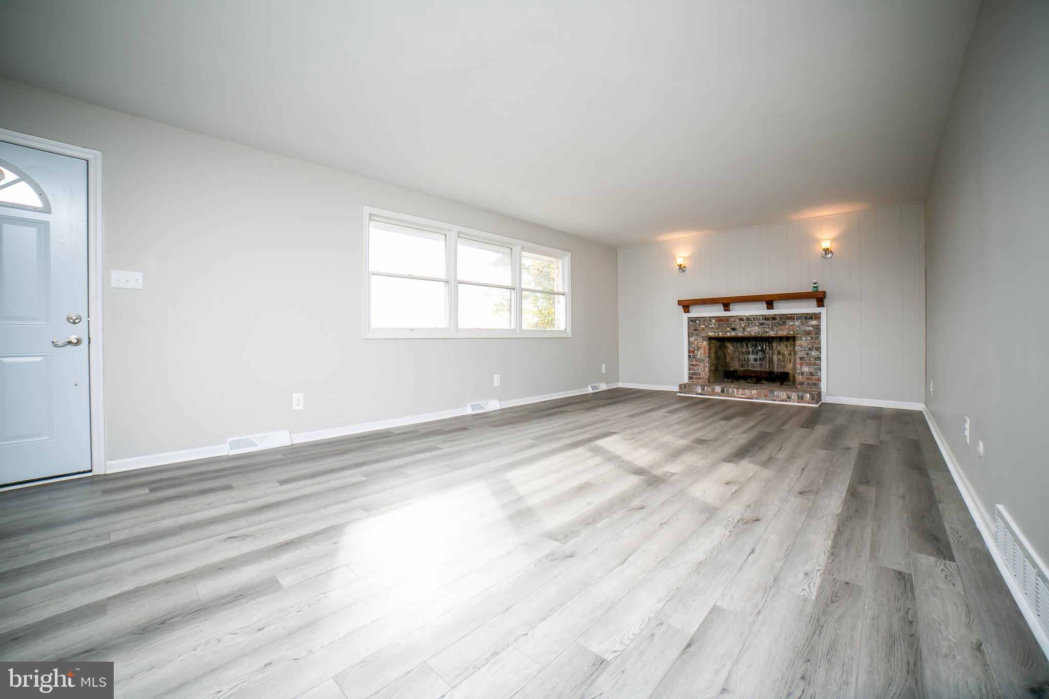703 Salem Quinton Road Salem, NJ 08079 - Photo 5 of 26 Living Room