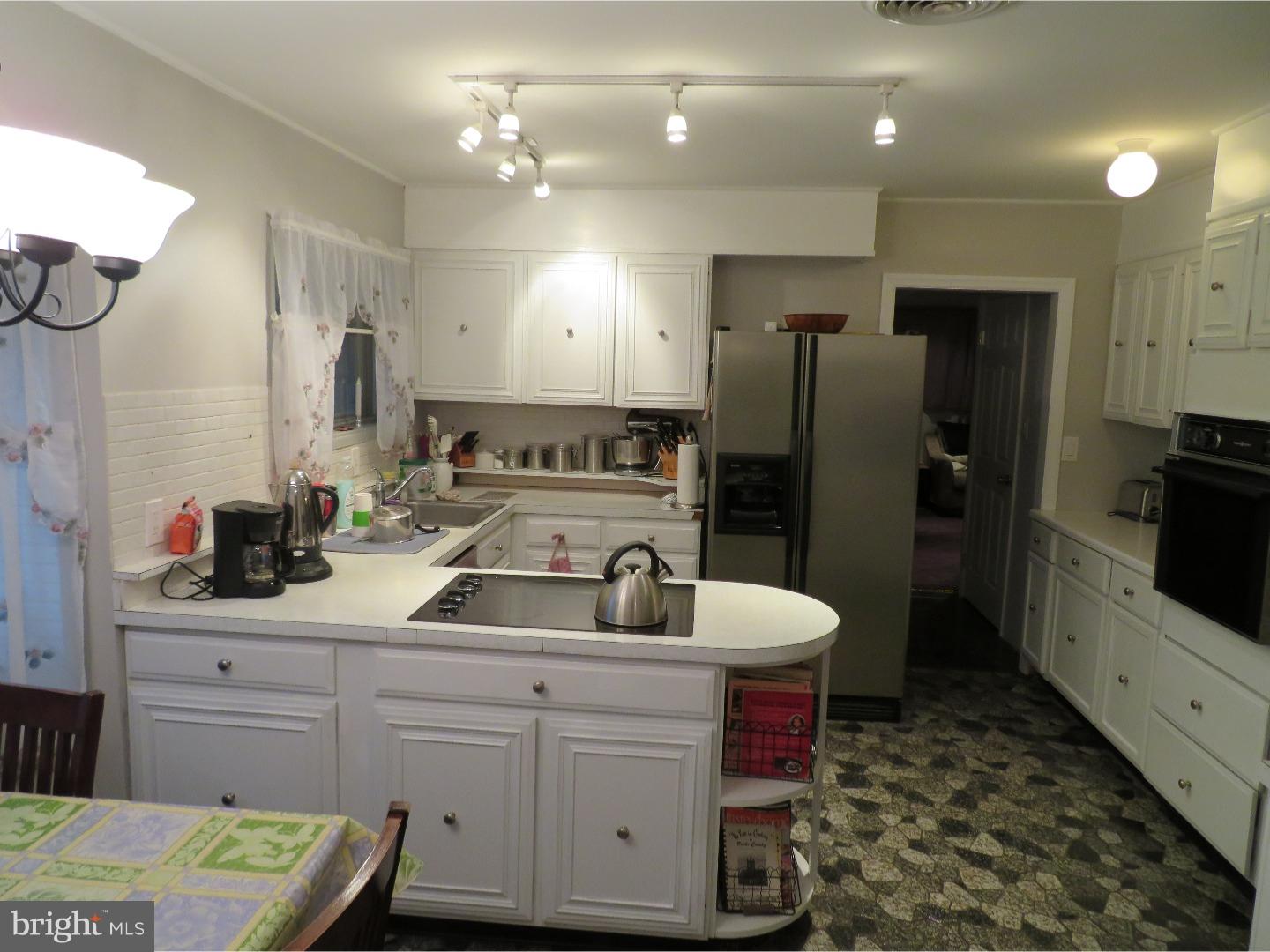59 Flamingo Road Levittown, PA 19056 - Photo 2 of 24 Gallery Image 2