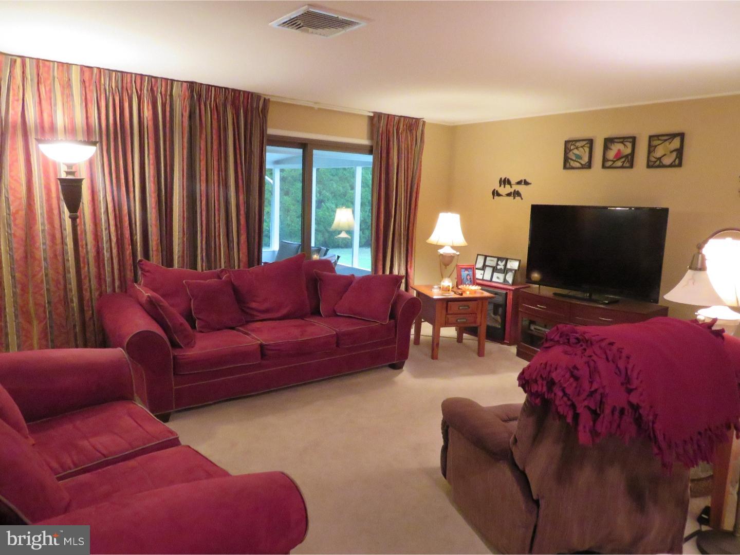 59 Flamingo Road Levittown, PA 19056 - Photo 11 of 24 Gallery Image 11